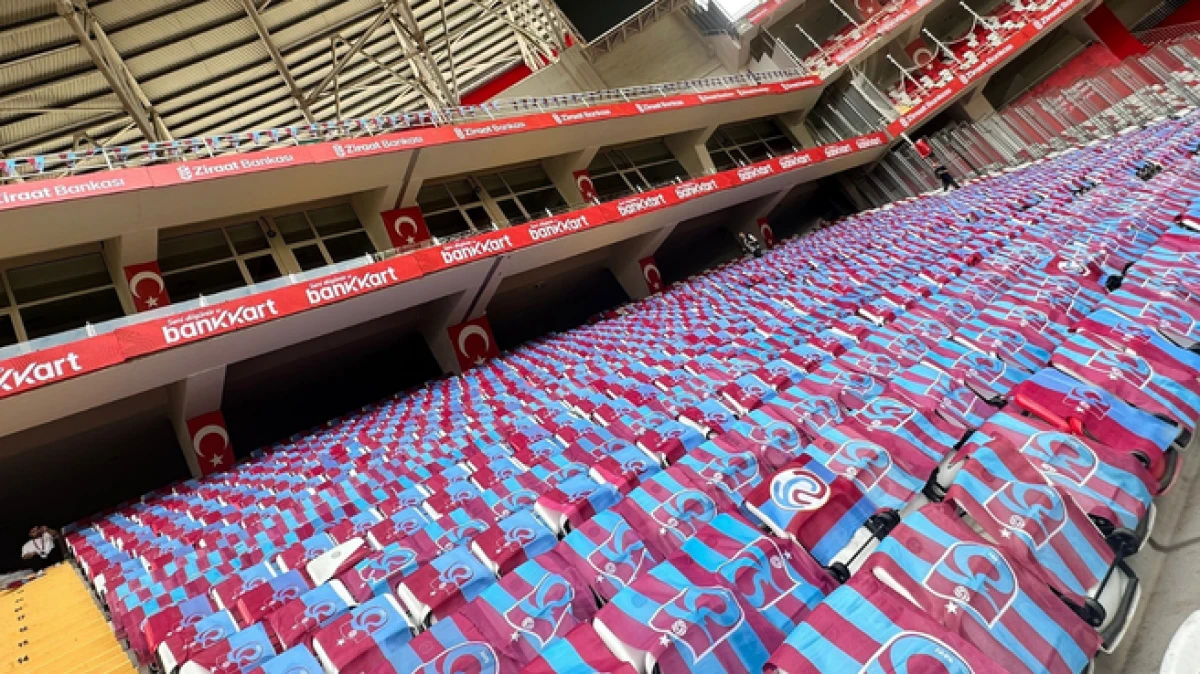 Trabzon B&uuml;y&uuml;kşehir Belediyesi, Antalya Stadyumu'nu bayraklarla donattı 